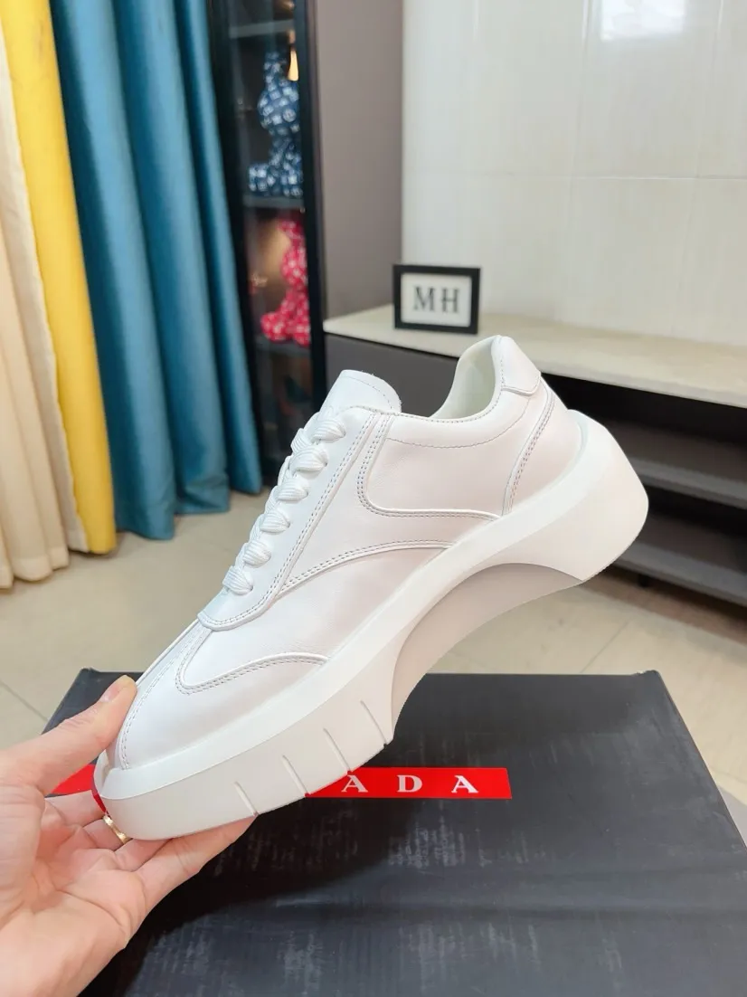Men's shoes 💰620🌹🌹High-quality new Prada counters are launched simultaneously. The new men's shoes and 😘fabrics are selected from imported mesh and glue-spraying technology. Imported cowhide lining. 👍🏿High-end☄️Open-molded non-slip rubber outsole, exquisite lines, simple and elegant, comfortable and high-end for leisure travel. Code number: 38 to 44